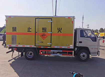 南谯爆破器材运输车工人安全操作规范与智能技术保障